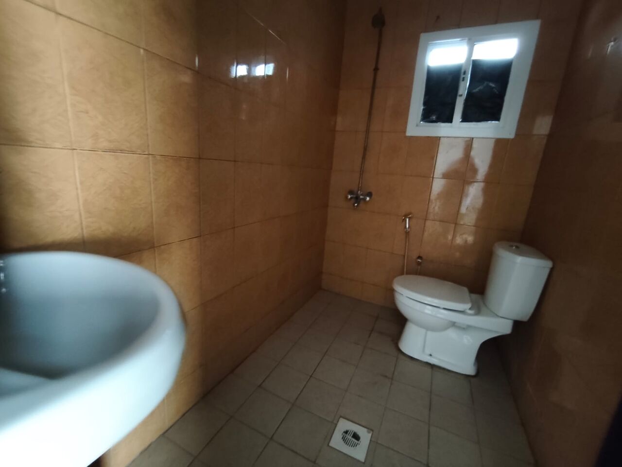Salmaniya, Apartments, Flats, Houses & Villas, BHD 130/year,  1 BR,  Salmaniya:- Groundfloor 1Bhk Unfurnished Flat On Rent..