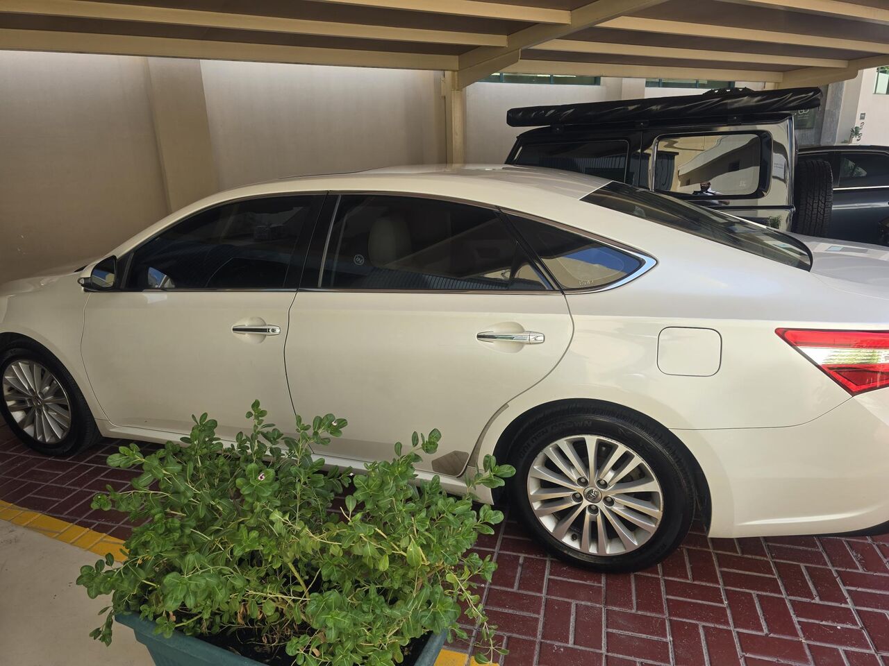 Manama, Vehicles, Cars & Trucks , BHD 4800,  Toyota Avalon Limited,  2014,  Automatic,  188000 KM,