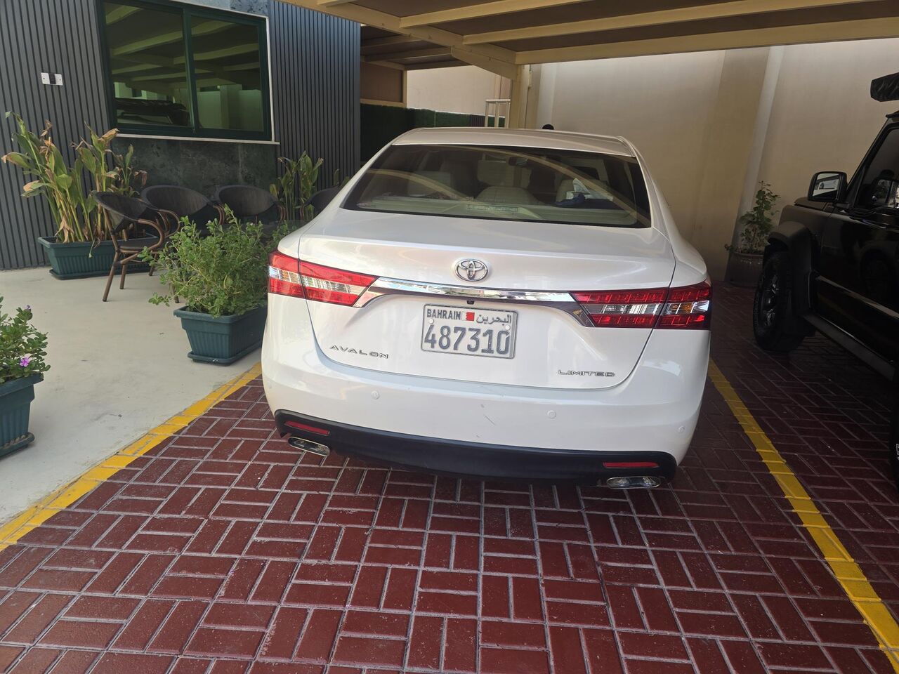 Manama, Vehicles, Cars & Trucks , BHD 4800,  Toyota Avalon Limited,  2014,  Automatic,  188000 KM,