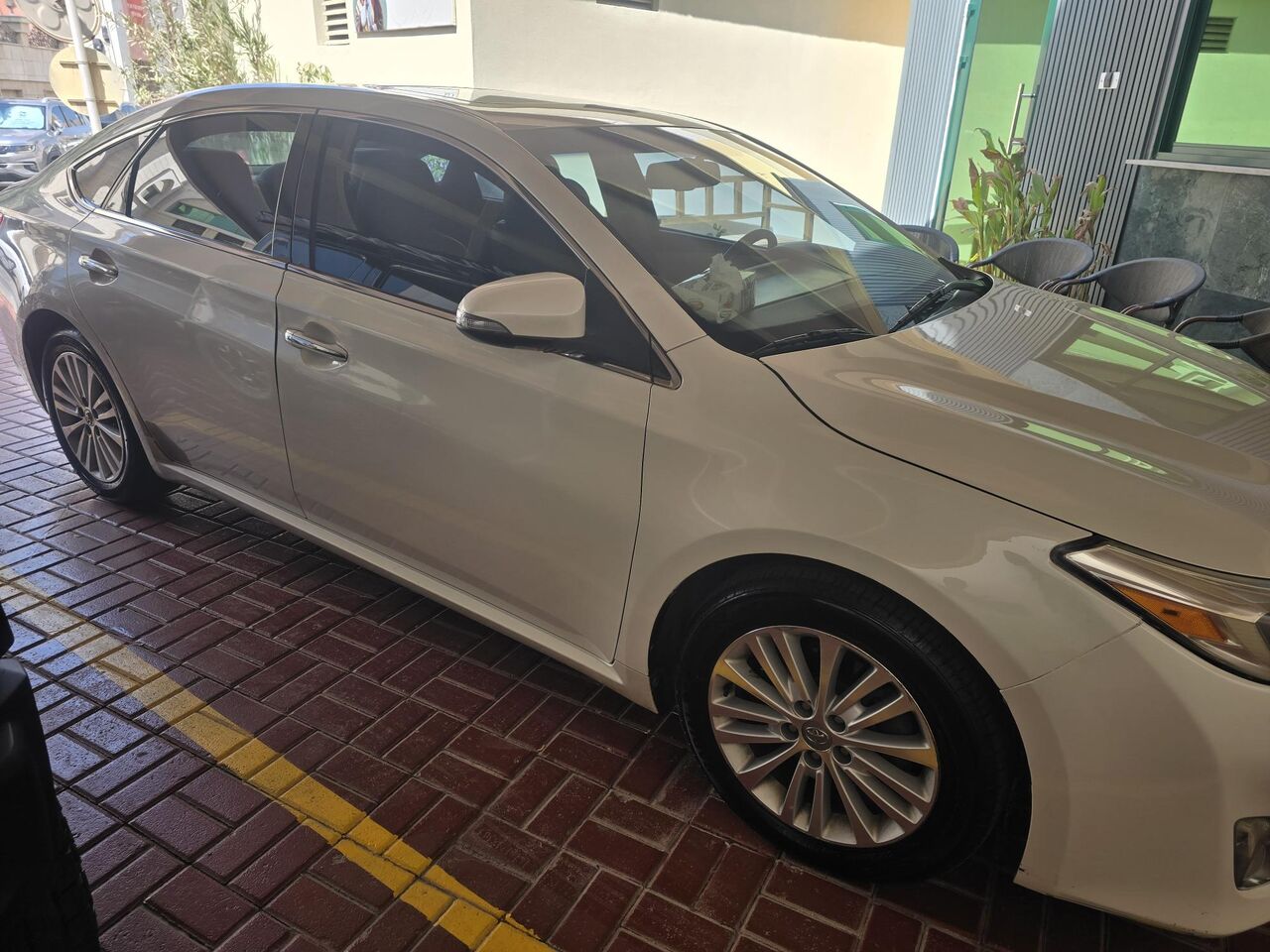 Manama, Vehicles, Cars & Trucks , BHD 4800,  Toyota Avalon Limited,  2014,  Automatic,  188000 KM,