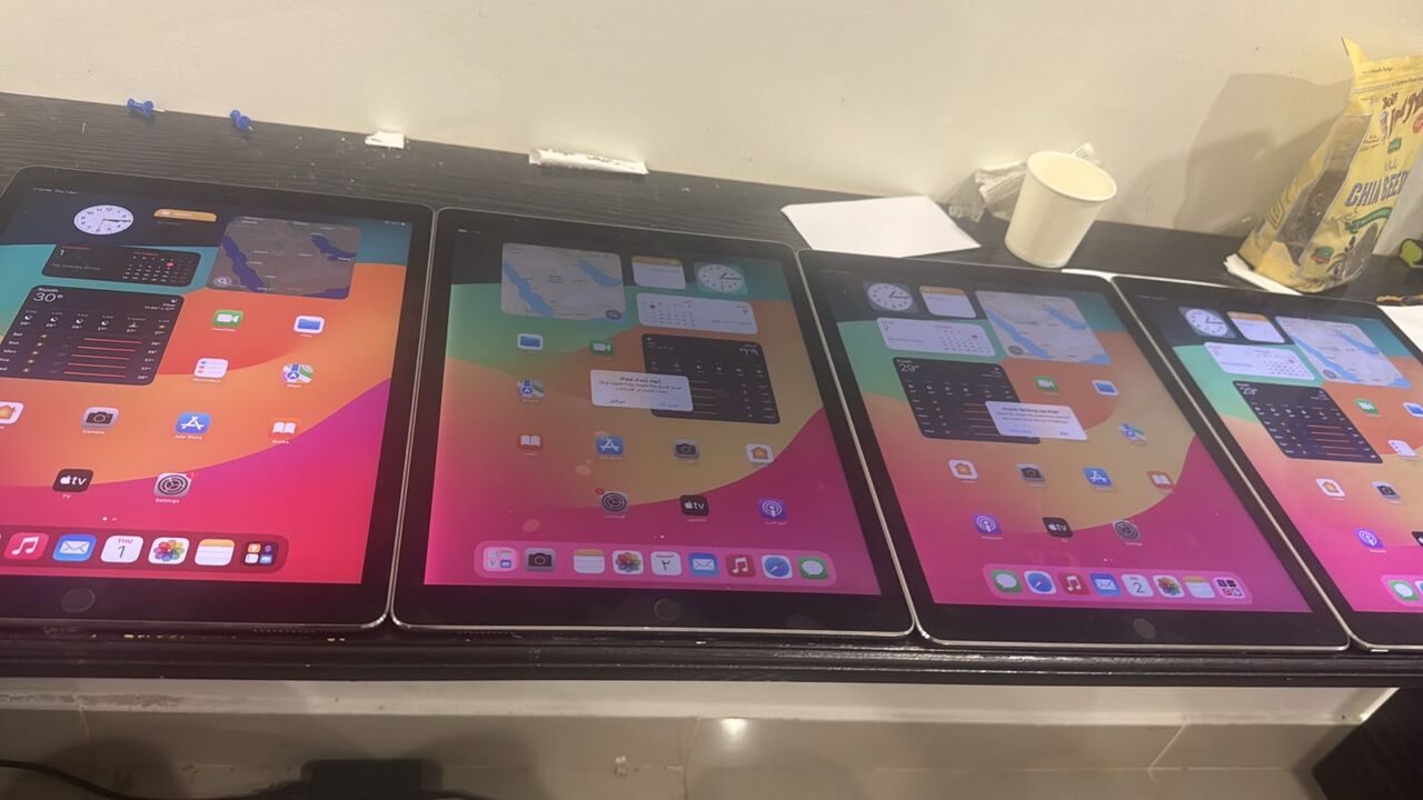 Riyadh, Computers, SAR 800,  Apple IPad Pro 12.9" (2nd Generation) A1671 For Sale In Just 800sar Final Prize