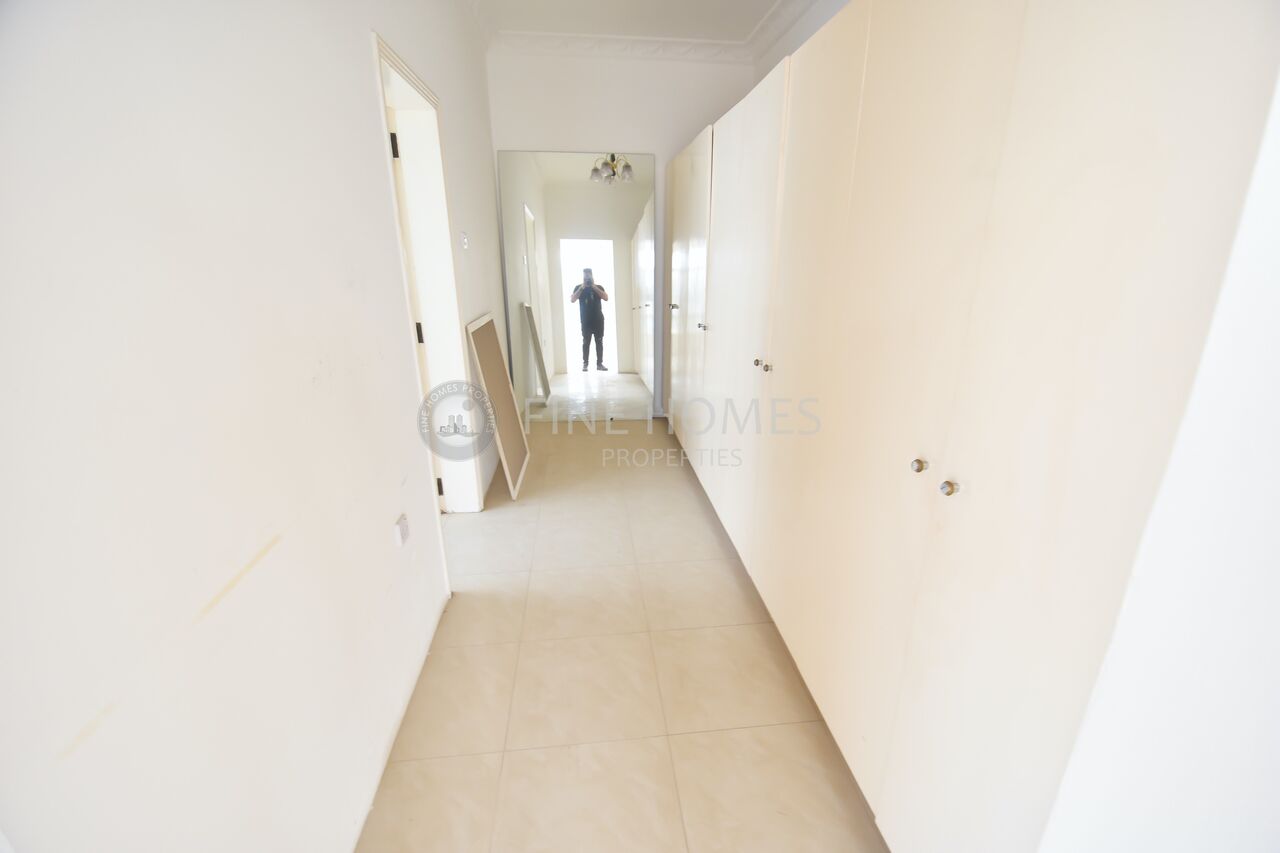 Manama, Villas, BHD 600,  Large Private Villa With Pool! Prime Location!