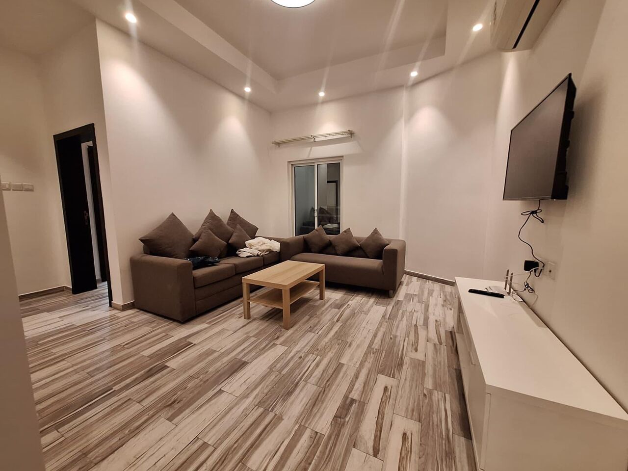 Juffair, Apartments, Flats, Houses & Villas, BHD 320/month,  Furnished,  100 Sq. Meter,  ELEGANT | 2 BEDROOMS | FAMILY | PARKING | JUFFAIR