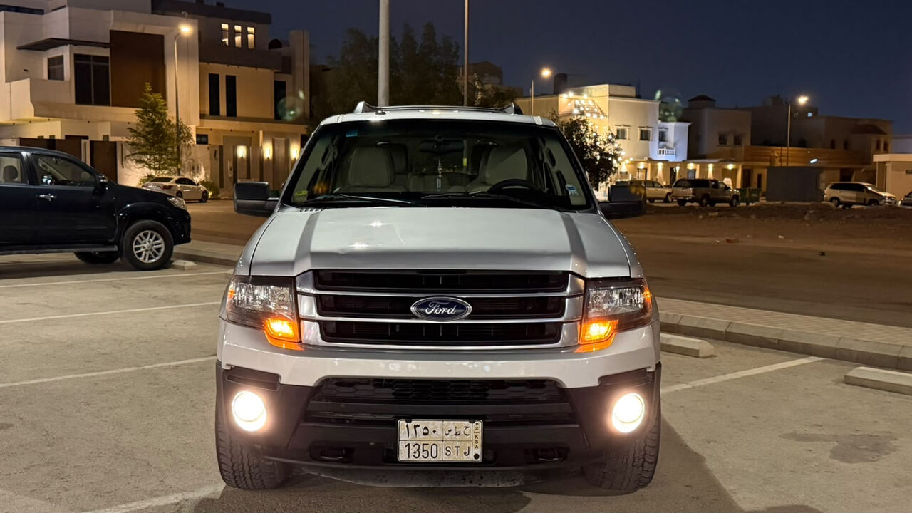 Riyadh, Vehicles, Cars & Trucks , SAR 45000,  Ford Expedition,  2015,  Automatic,  260009 KM,  For Sale:   &ndash; Short Wheelbase, 4x4