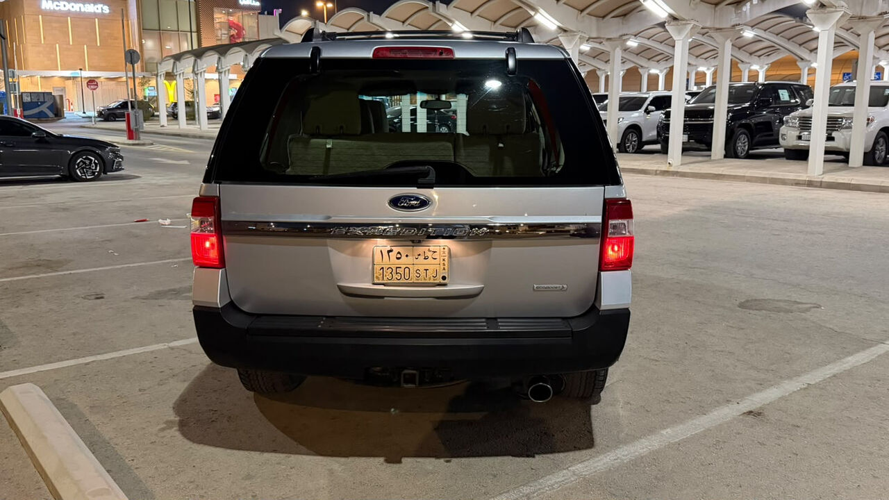 Riyadh, Vehicles, Cars & Trucks , SAR 45000,  Ford Expedition,  2015,  Automatic,  260009 KM,  For Sale:   &ndash; Short Wheelbase, 4x4