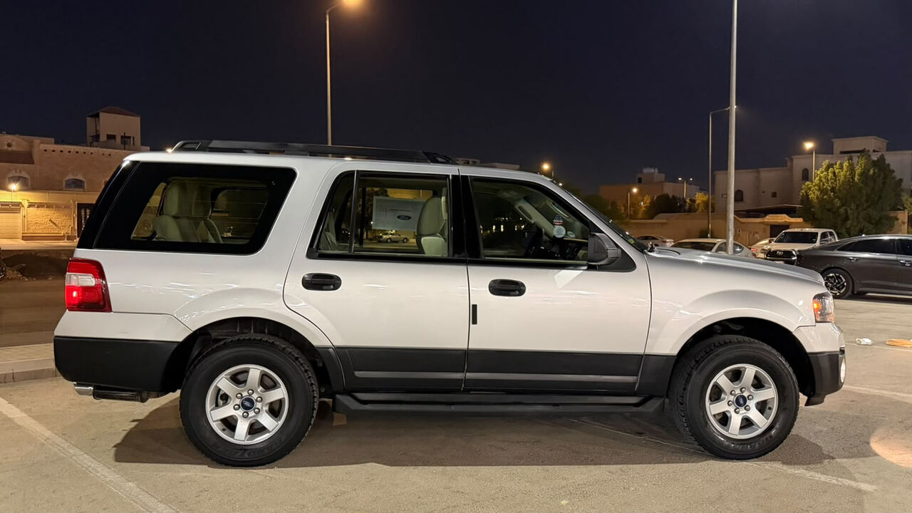 Riyadh, Vehicles, Cars & Trucks , SAR 45000,  Ford Expedition,  2015,  Automatic,  260009 KM,  For Sale:   &ndash; Short Wheelbase, 4x4
