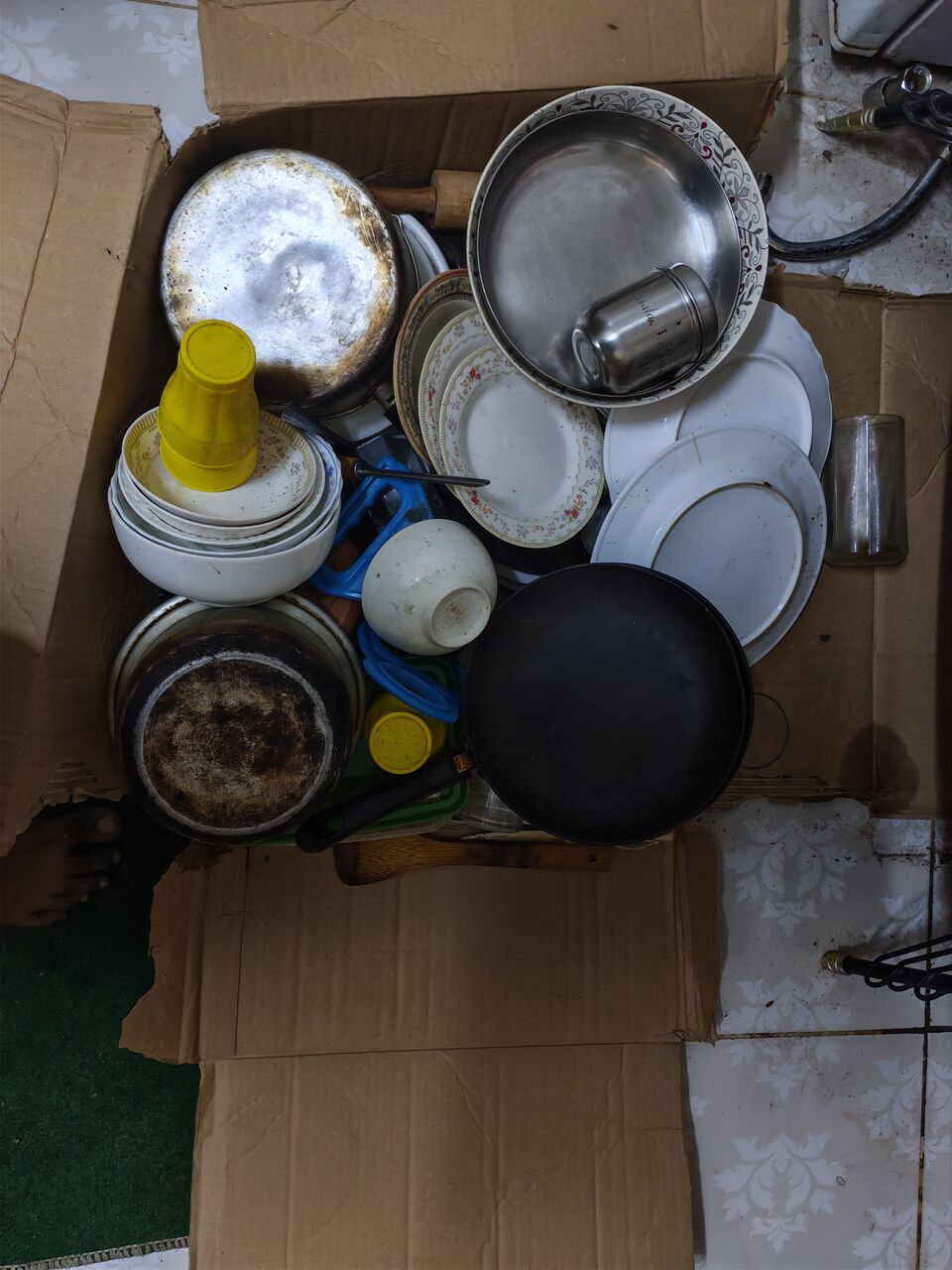 Dammam, Household Items, SAR 150,  Water Cane (20 L) + Kitchen Utensils