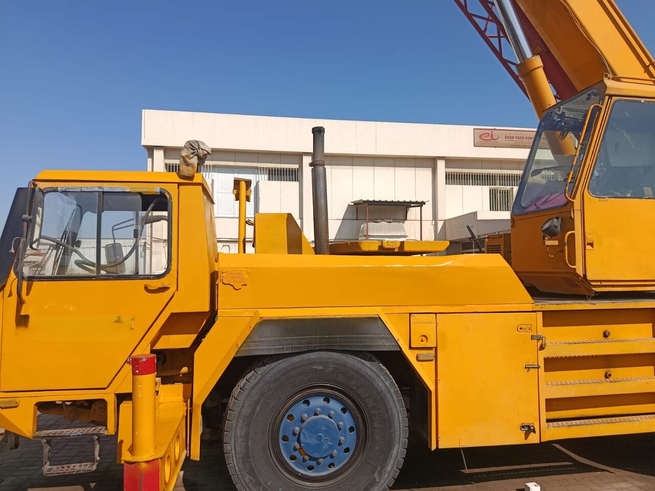 Manama, Vehicles, Cars & Trucks , BHD 15000,  TRUCK LIEBHEER,  1995,  Manual,  00000000 KM,  MOBILE CRANE