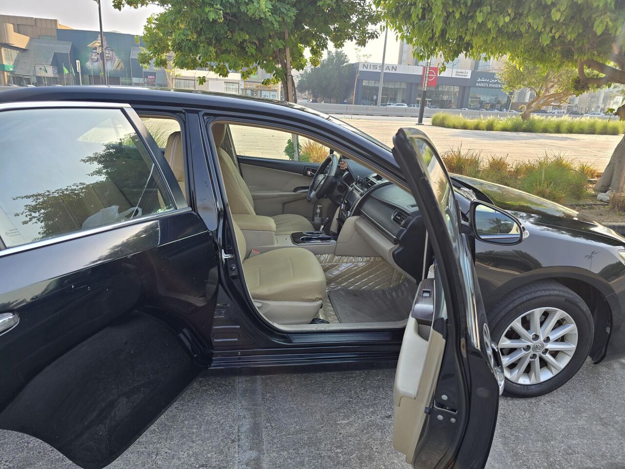 Akrabia, Vehicles, Cars & Trucks , SAR 48000,  Toyota Camry,  2014,  Automatic,  136500 KM,   , GLX Full Option, Good Condition