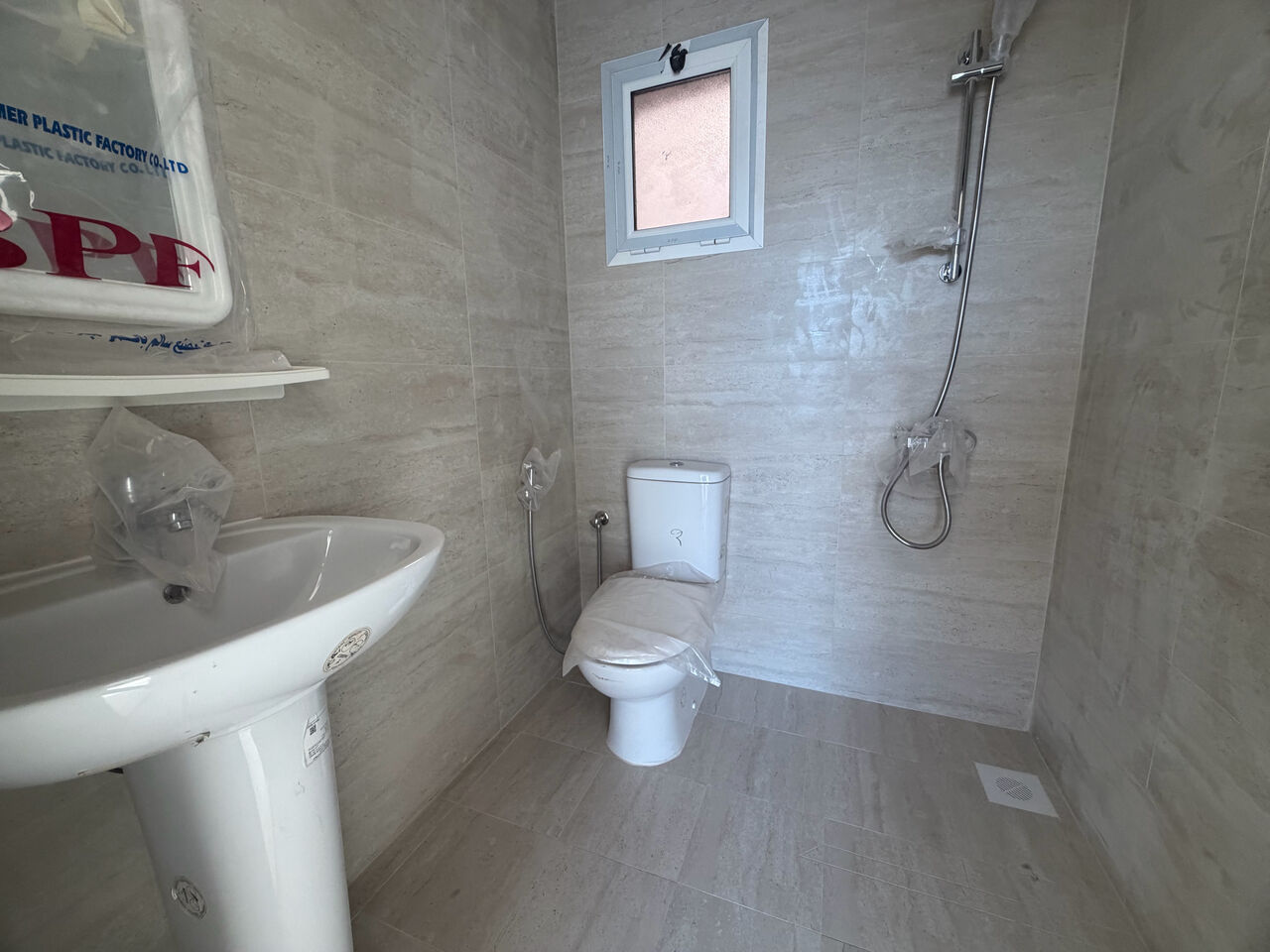Salmaniya, Apartments, Flats, Houses & Villas, BHD 210/month,  2 BR,  2 Bedroom Flat For Rent With Ewa