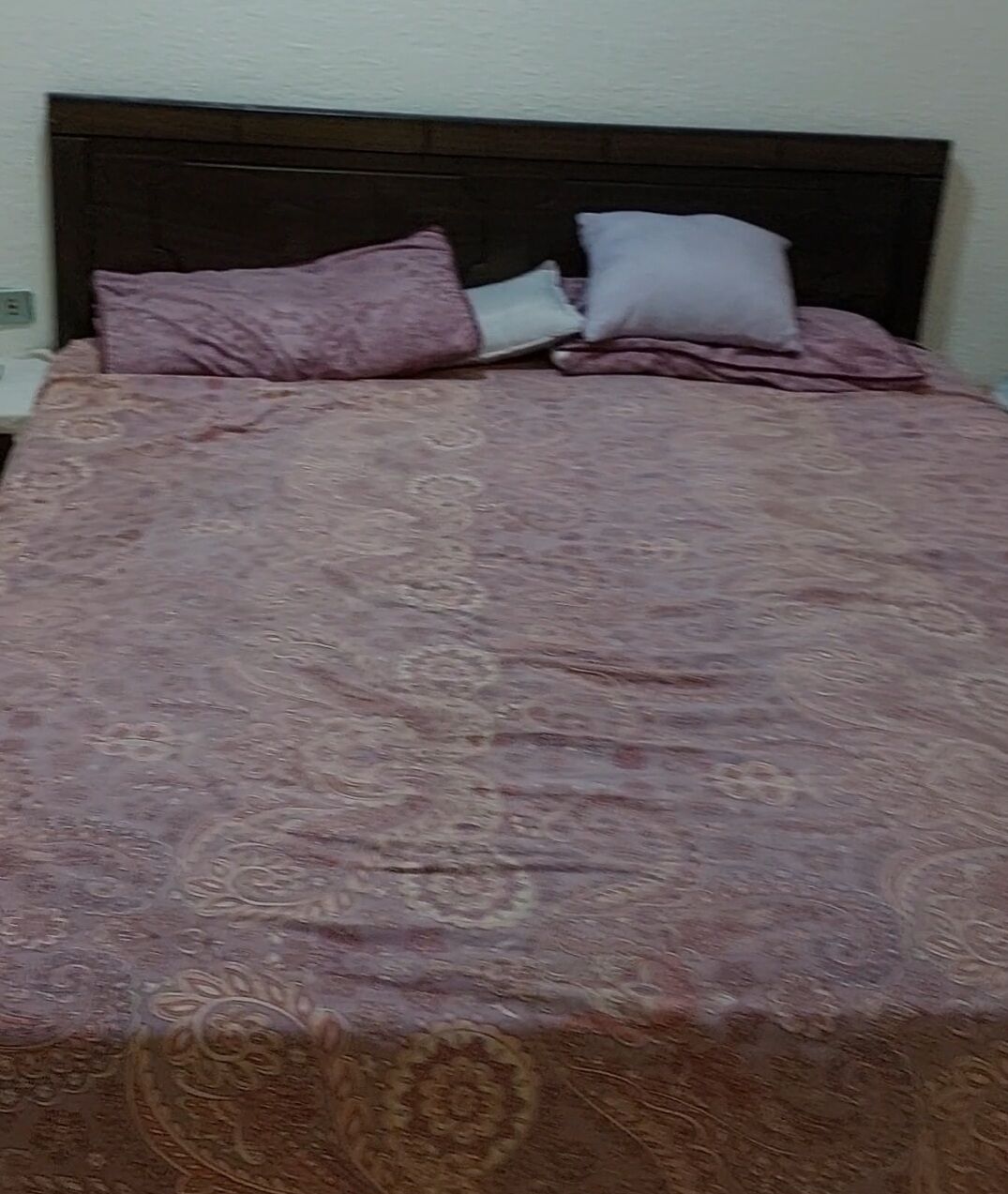 Jeddah, Household Items, SAR 450,  King Size Bed With Matress And 2 Side Tables