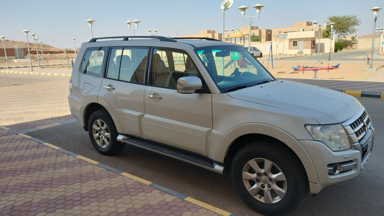 As Sulayyil, Vehicles, Cars & Trucks , SAR 40000,  Mitsubishi Pajero,  2016,  Automatic,  271000 KM,   ,  Model ,