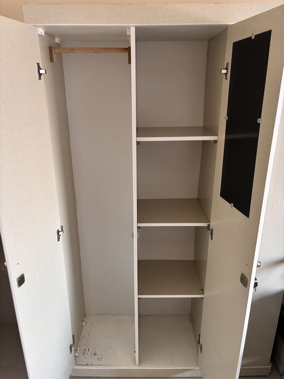 Dammam, Furniture, SAR 400,  Wardrobe With 3 Door And Mirror In Good Condition
