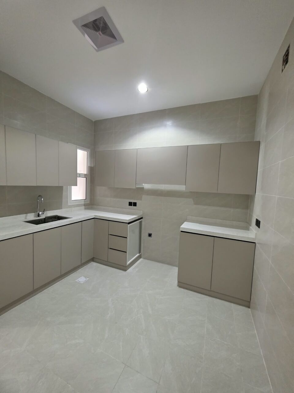 Khobar, Apartments, Flats, Houses & Villas, SAR 27600/year,  2 BR,  Consists Of:- 2 Bedrooms, A Living Room , 2 Bathrooms, And A Kitchen,   Fast Floor, Extern