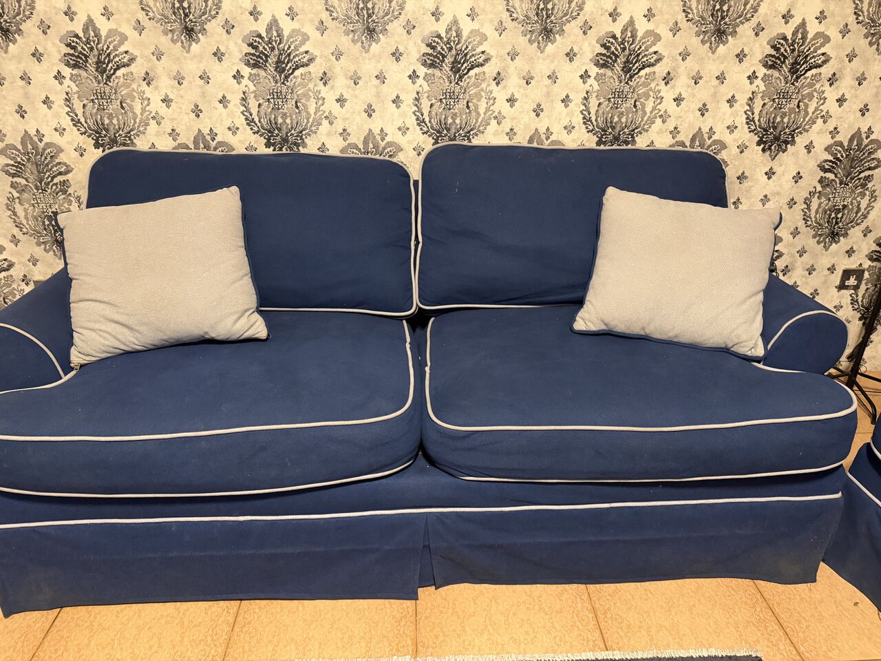 Riyadh, Furniture, SAR 800,  7 Seater - Home Center Sofa Good Condition