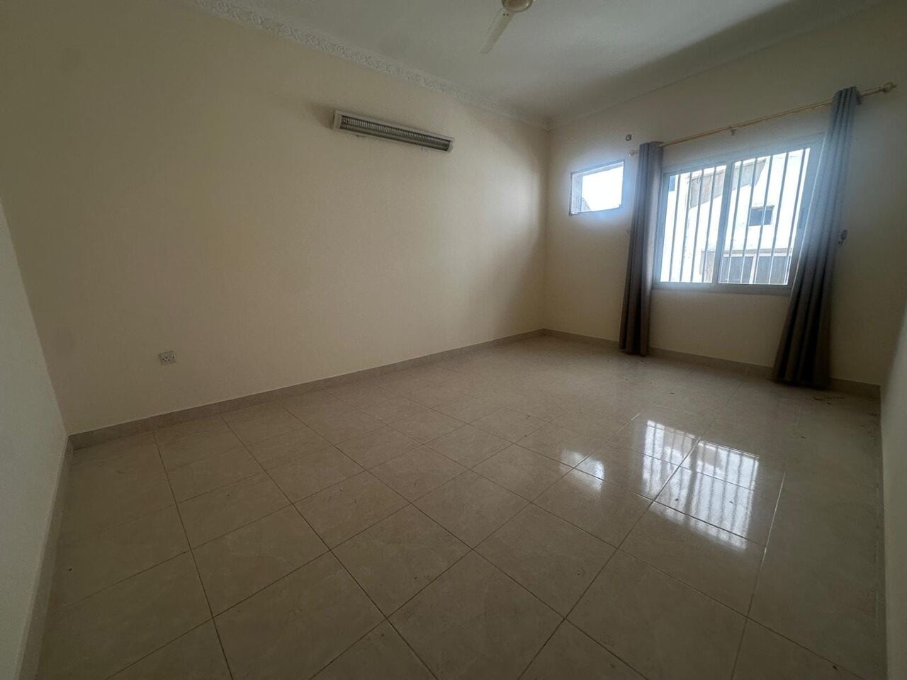 Gudaibiya, Apartments, Flats, Houses & Villas, BHD 240/month,  3 BR,  Gudaibiya:- Spacious 3Bhk Unfurnished Flat On Rent.