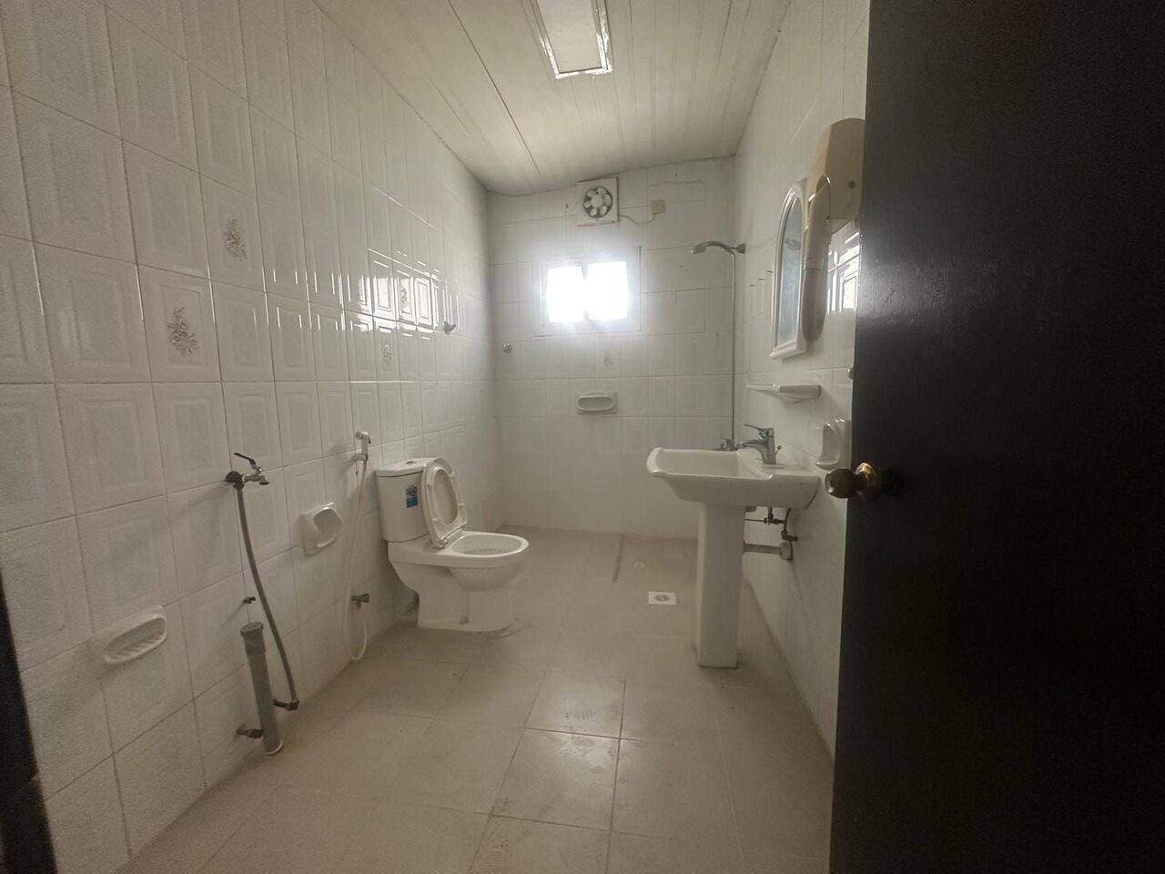 Gudaibiya, Apartments, Flats, Houses & Villas, BHD 240/month,  3 BR,  Gudaibiya:- Spacious 3Bhk Unfurnished Flat On Rent.