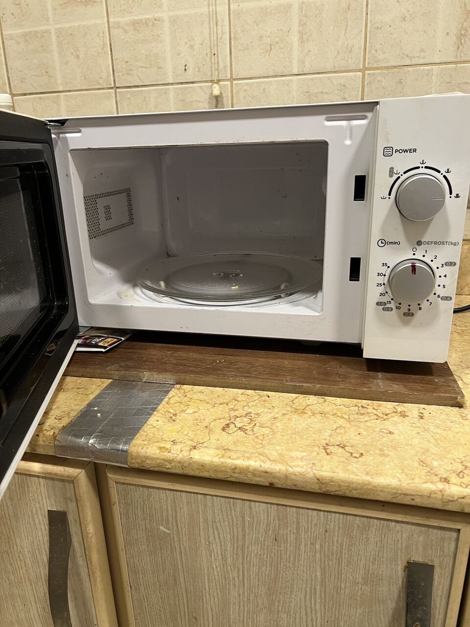Riyadh, Appliances, SAR 200,  KENWOOD 20L MICROWAVE OVEN