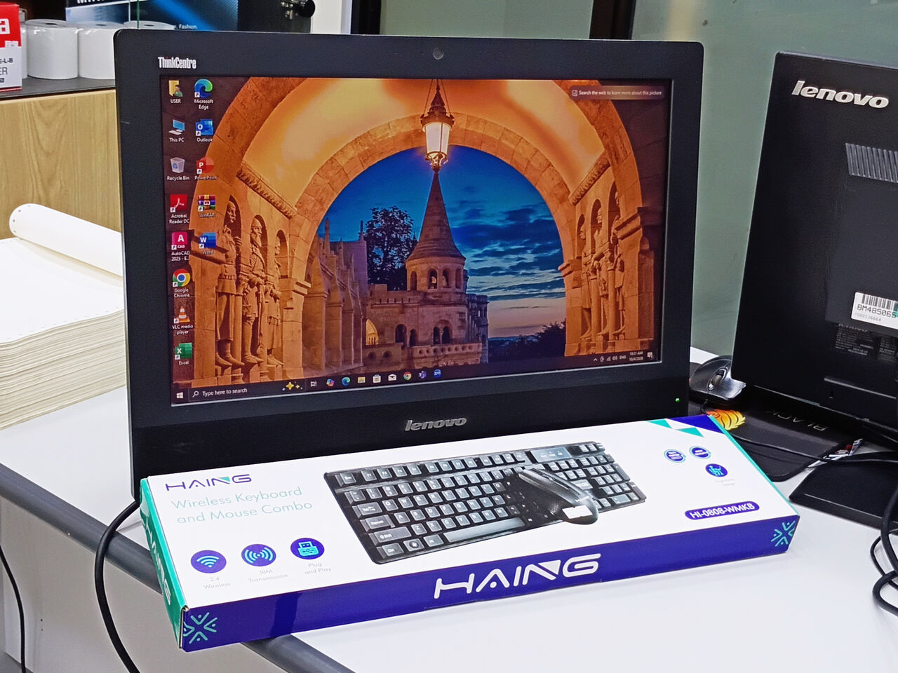 Riffa, Computers, BHD 48,  Lenovo All-in-One  I7  4GB/256GB SSD 20&rsquo;&rsquo;FHD Free Wireless Keyboard & Mouse 48BD Only