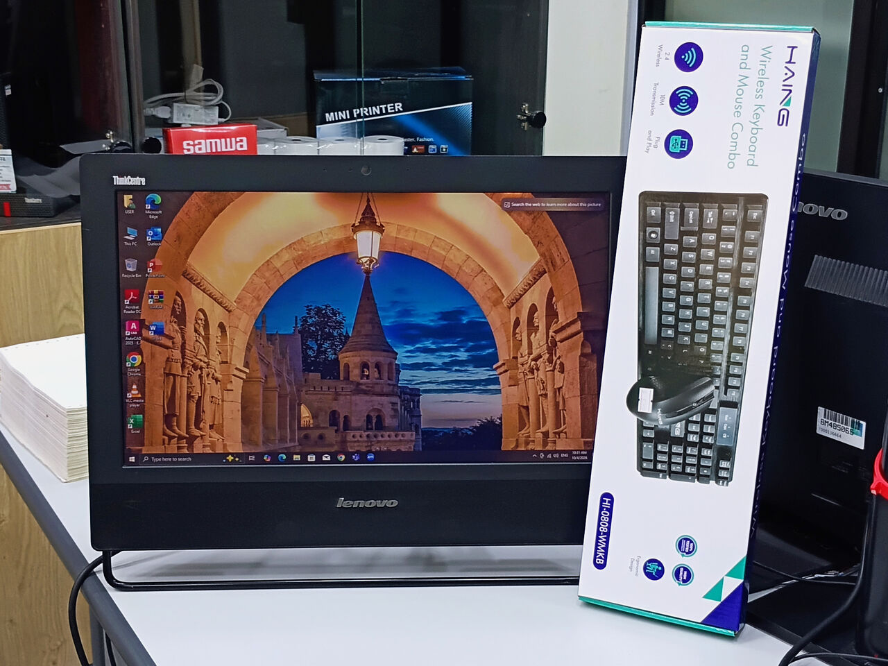 Riffa, Computers, BHD 48,  Lenovo All-in-One  I7  4GB/256GB SSD 20&rsquo;&rsquo;FHD Free Wireless Keyboard & Mouse 48BD Only