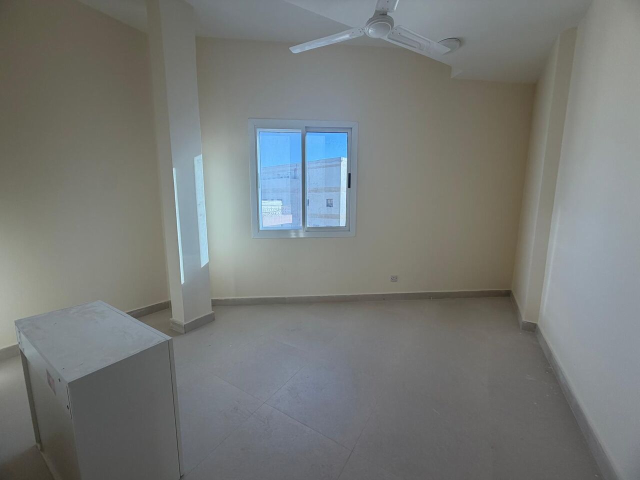 Salmaniya, Apartments, Flats, Houses & Villas, BHD 210/month,  2 BR,  Unfurnished Flat Available In Salmaniya With EWA (  Salmaniya 01)