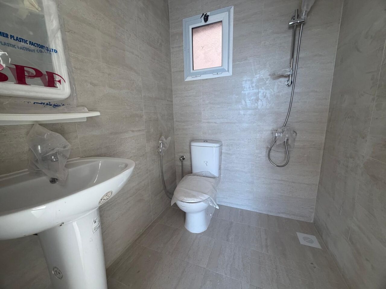 Salmaniya, Apartments, Flats, Houses & Villas, BHD 210/month,  2 BR,  Unfurnished Flat Available In Salmaniya With EWA (  Salmaniya 01)