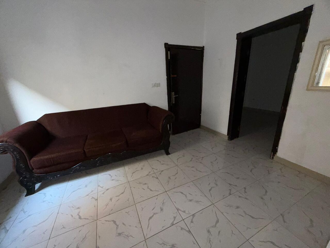 Salmaniya, Apartments, Flats, Houses & Villas, BHD 130/month,  1 BR,  Unfurnished Flat Available In Salmaniya Without EWA ( Salmaniya 02)