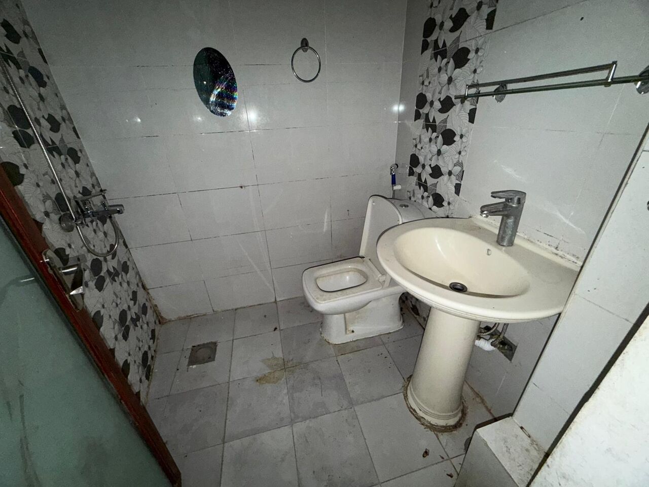 Salmaniya, Apartments, Flats, Houses & Villas, BHD 130/month,  1 BR,  Unfurnished Flat Available In Salmaniya Without EWA ( Salmaniya 02)