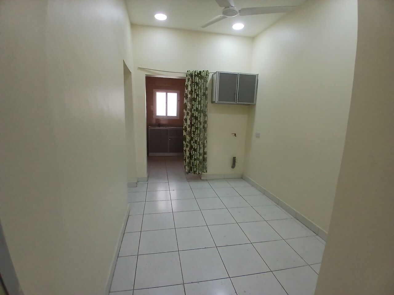 Salmaniya, Apartments, Flats, Houses & Villas, BHD 180/month,  1 BR,  Unfurnished Flat Available In Salmaniya With EWA ( Salmaniya 04)