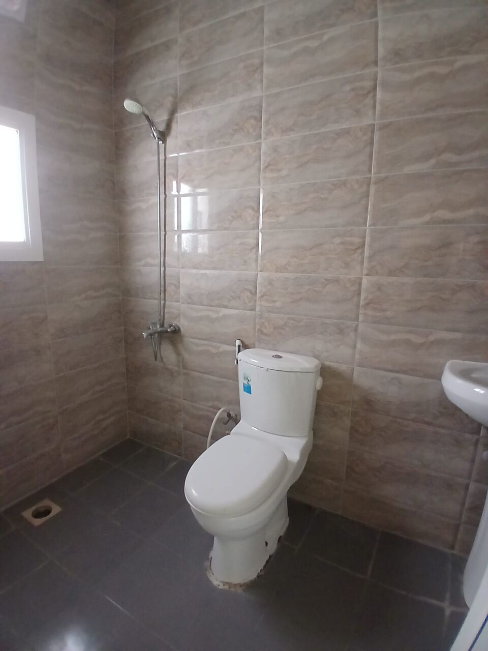 Salmaniya, Apartments, Flats, Houses & Villas, BHD 180/month,  1 BR,  Unfurnished Flat Available In Salmaniya With EWA ( Salmaniya 04)