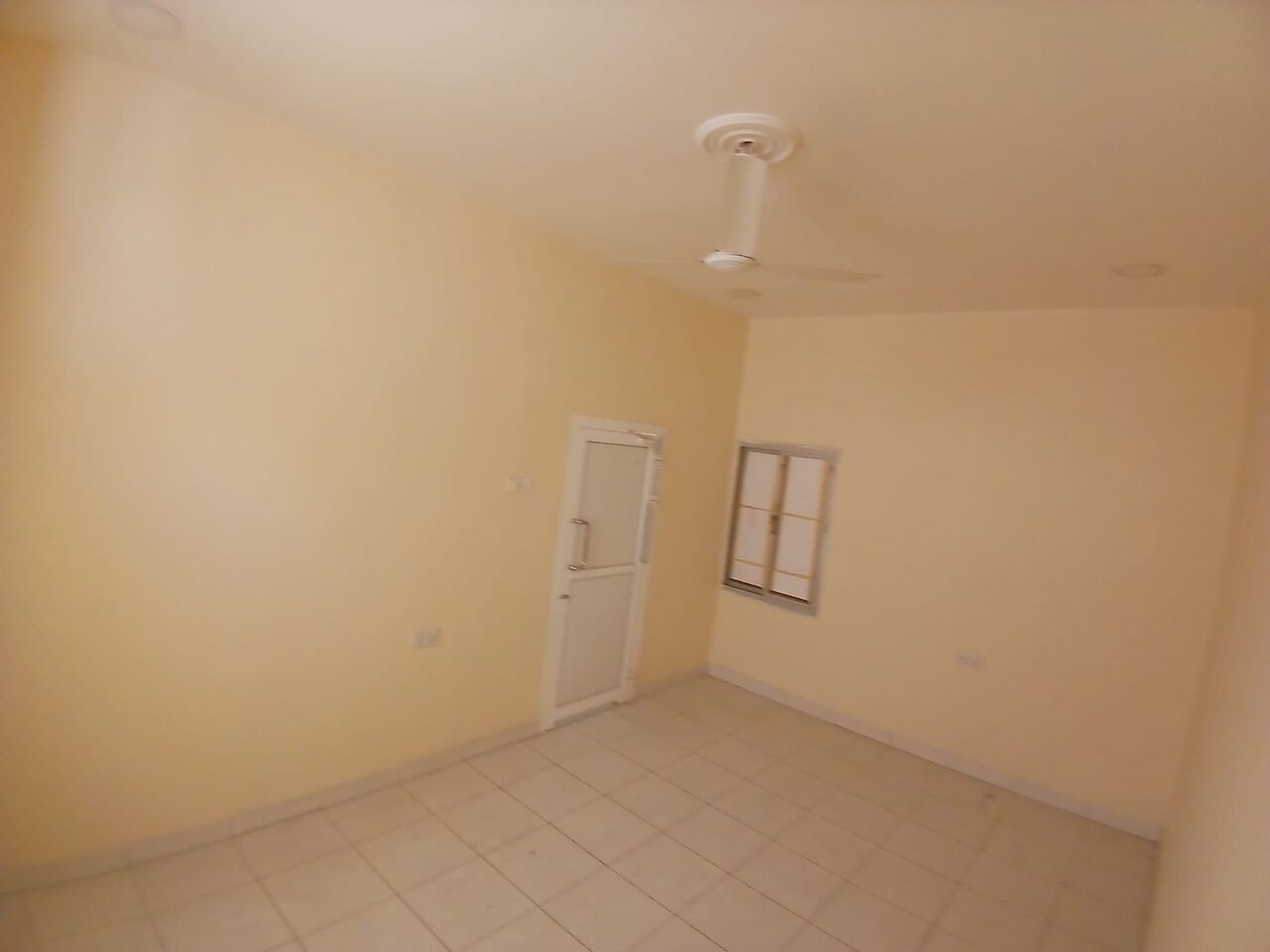 Salmaniya, Apartments, Flats, Houses & Villas, BHD 180/month,  1 BR,  Unfurnished Flat Available In Salmaniya With EWA ( Salmaniya 04)
