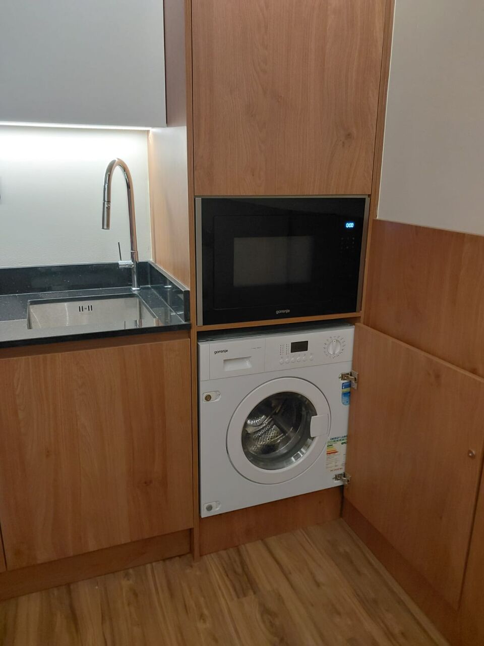 Manama, Apartments, Flats, Houses & Villas, BHD 220/month,  Studio,  Furnished Studio Flat For Rent With EWA| With Ac