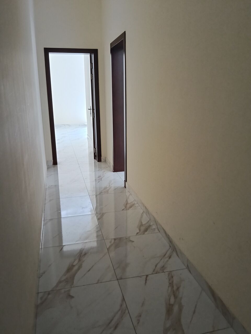 Salmaniya, Apartments, Flats, Houses & Villas, BHD 230/month,  3 BR,  3 Bedroom Semi Furnished Flat For Rent Without Ewa