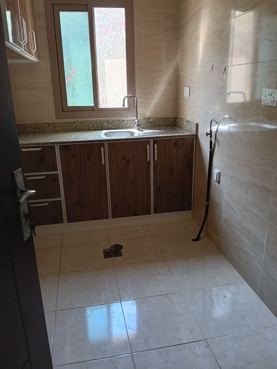 Salmaniya, Apartments, Flats, Houses & Villas, BHD 230/month,  3 BR,  3 Bedroom Semi Furnished Flat For Rent Without Ewa