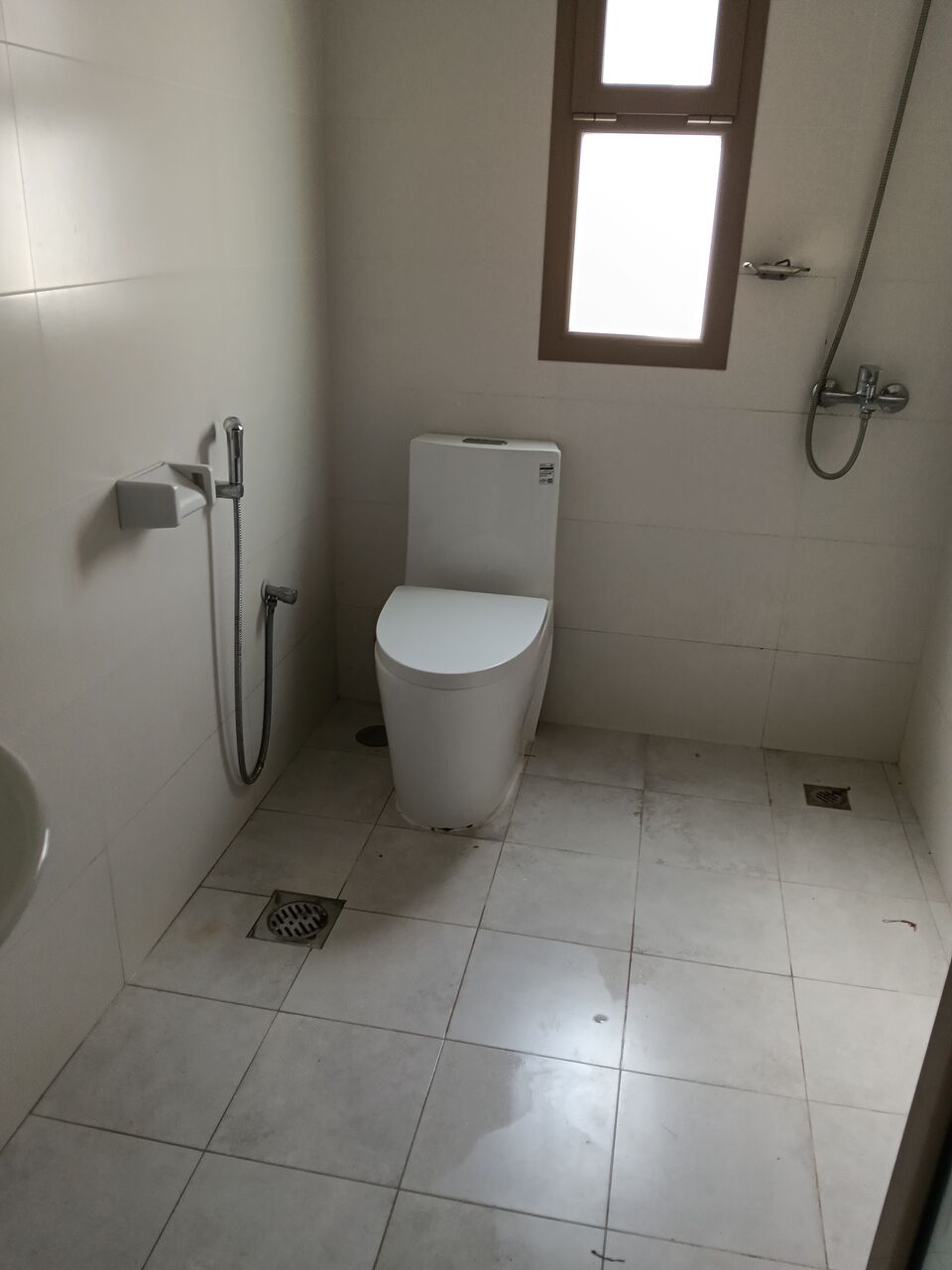 Salmaniya, Apartments, Flats, Houses & Villas, BHD 230/month,  3 BR,  3 Bedroom Semi Furnished Flat For Rent Without Ewa