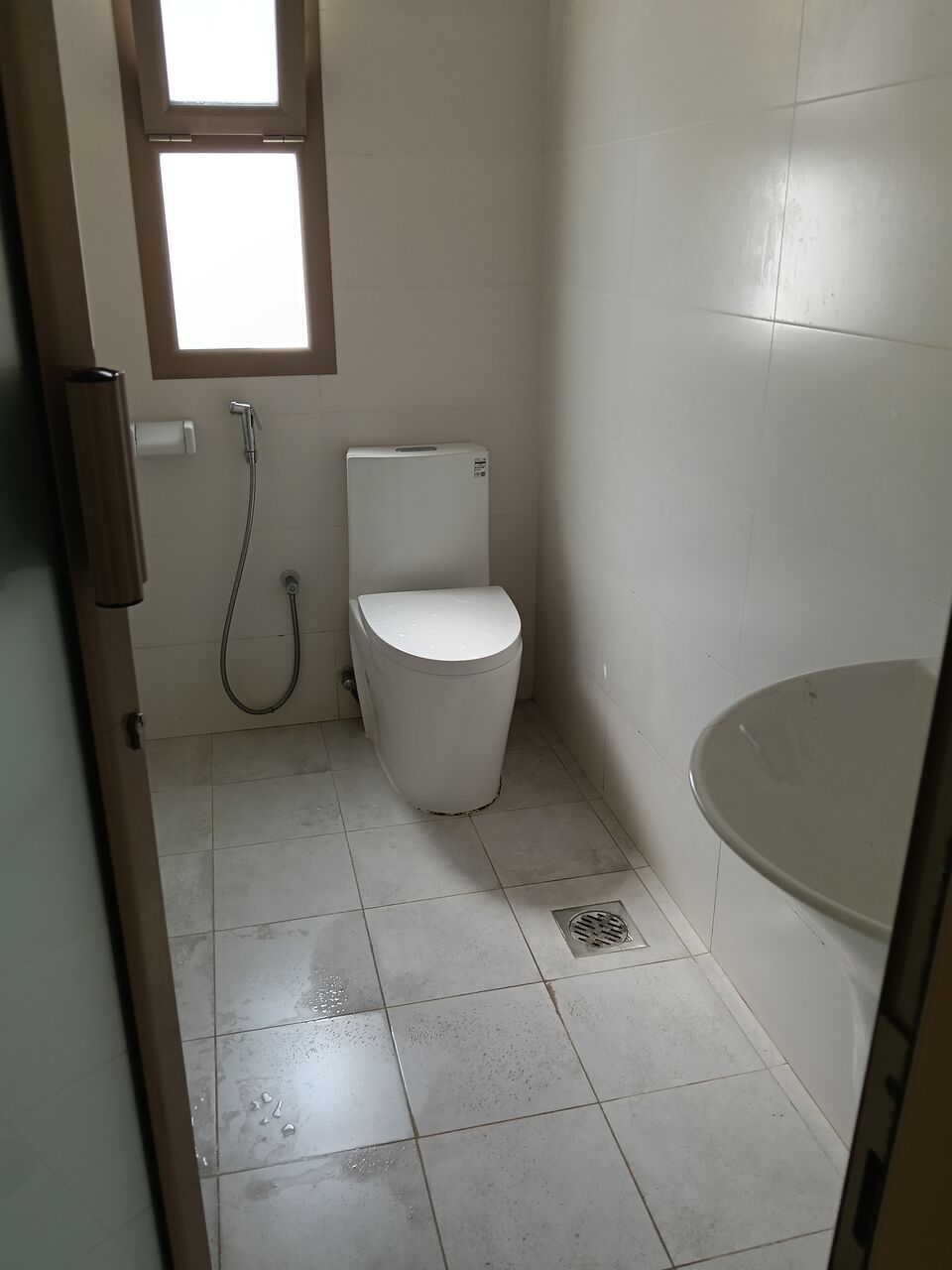Salmaniya, Apartments, Flats, Houses & Villas, BHD 230/month,  3 BR,  3 Bedroom Semi Furnished Flat For Rent Without Ewa