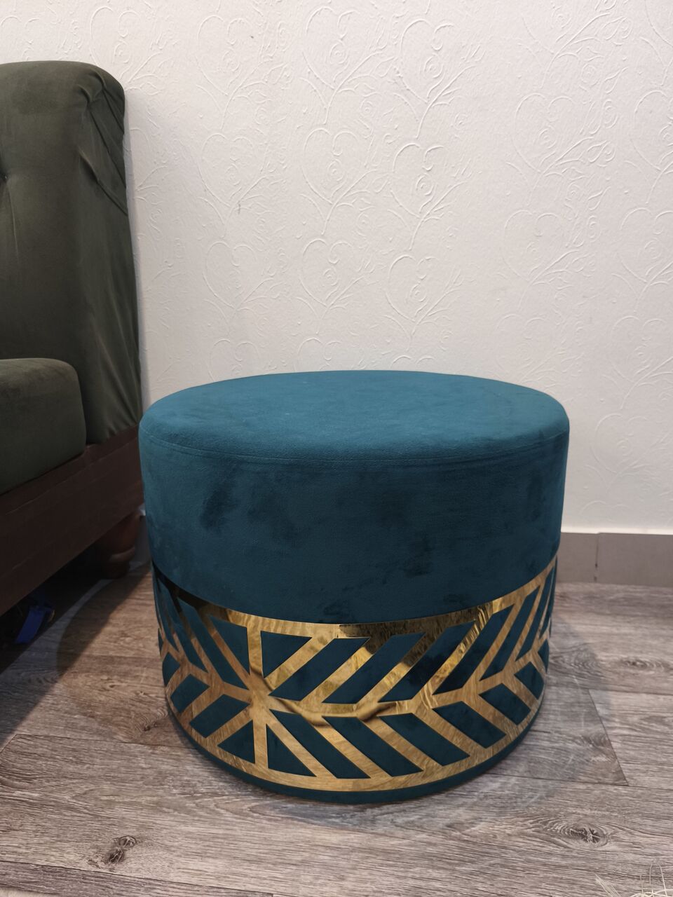 Yanbu, Household Items, SAR 1,  Steamer (Philips), Pouf Stool, Vanity Stool, And Table Lamp