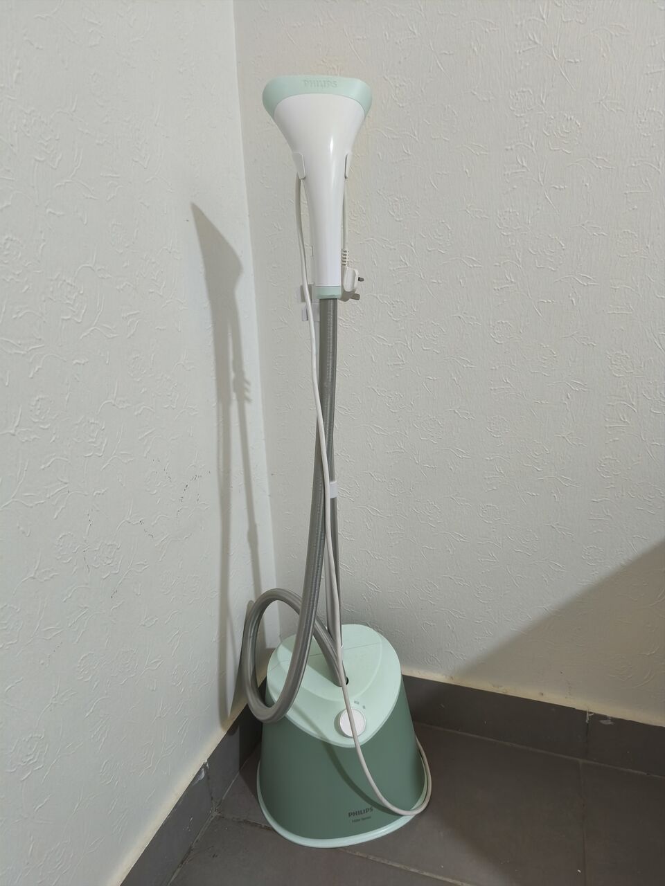 Yanbu, Household Items, SAR 1,  Steamer (Philips), Pouf Stool, Vanity Stool, And Table Lamp