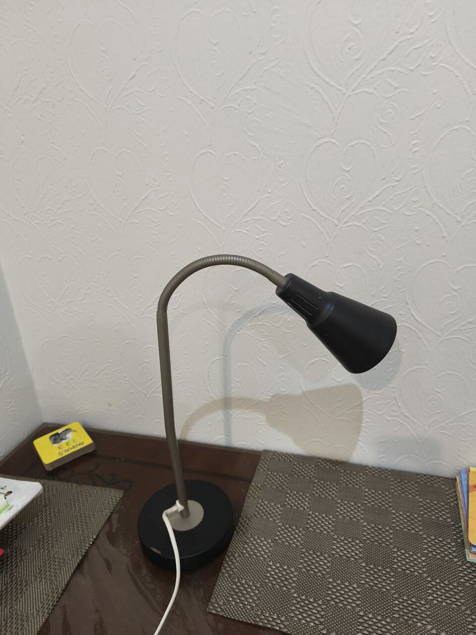Yanbu, Household Items, SAR 1,  Steamer (Philips), Pouf Stool, Vanity Stool, And Table Lamp
