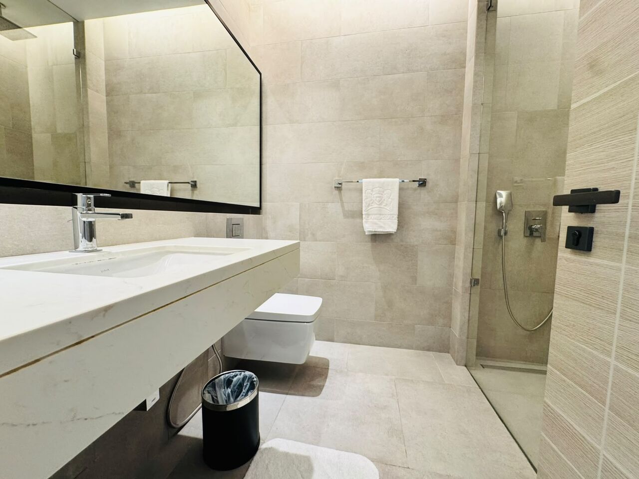 Juffair, Apartments, Flats, Houses & Villas, BHD 470/year,  Furnished,  2 BR,  2 Bedroom Luxury For Rent In Fontona Infinity Juffair