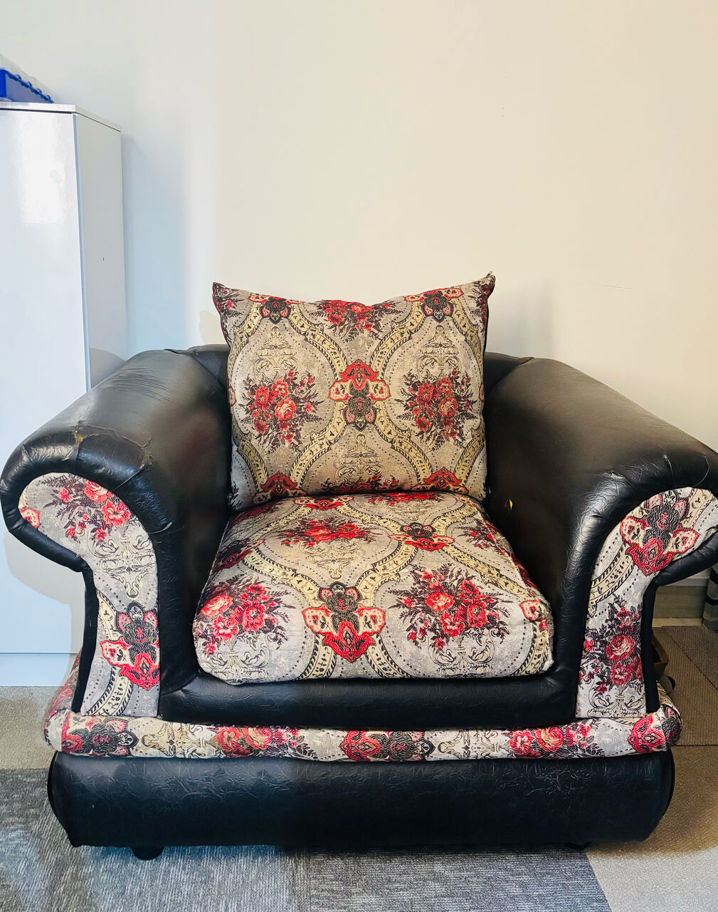 Riyadh, Furniture, SAR 600,  Leather Sofa For Sale - 5 Seater (3+1+1)