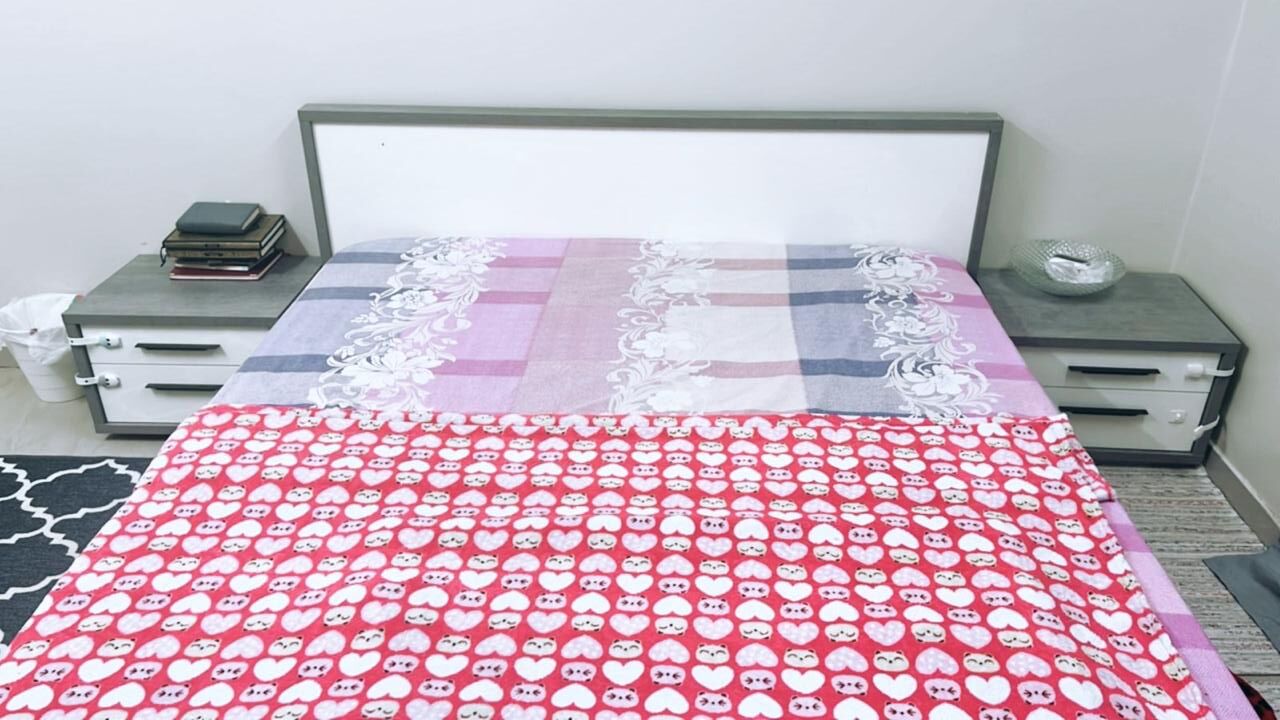 Riyadh, Furniture, SAR 1200,  Home Centre Bedroom Bed - سرير غرفة نوم من هوم سنتر