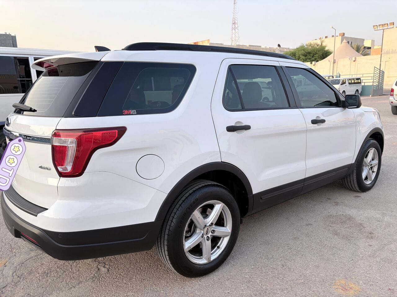 Al Malaz, Vehicles, Cars & Trucks , SAR 80000,  Ford Explorer,  2018,  Automatic,  126000 KM,   -  - White - Mint Condition