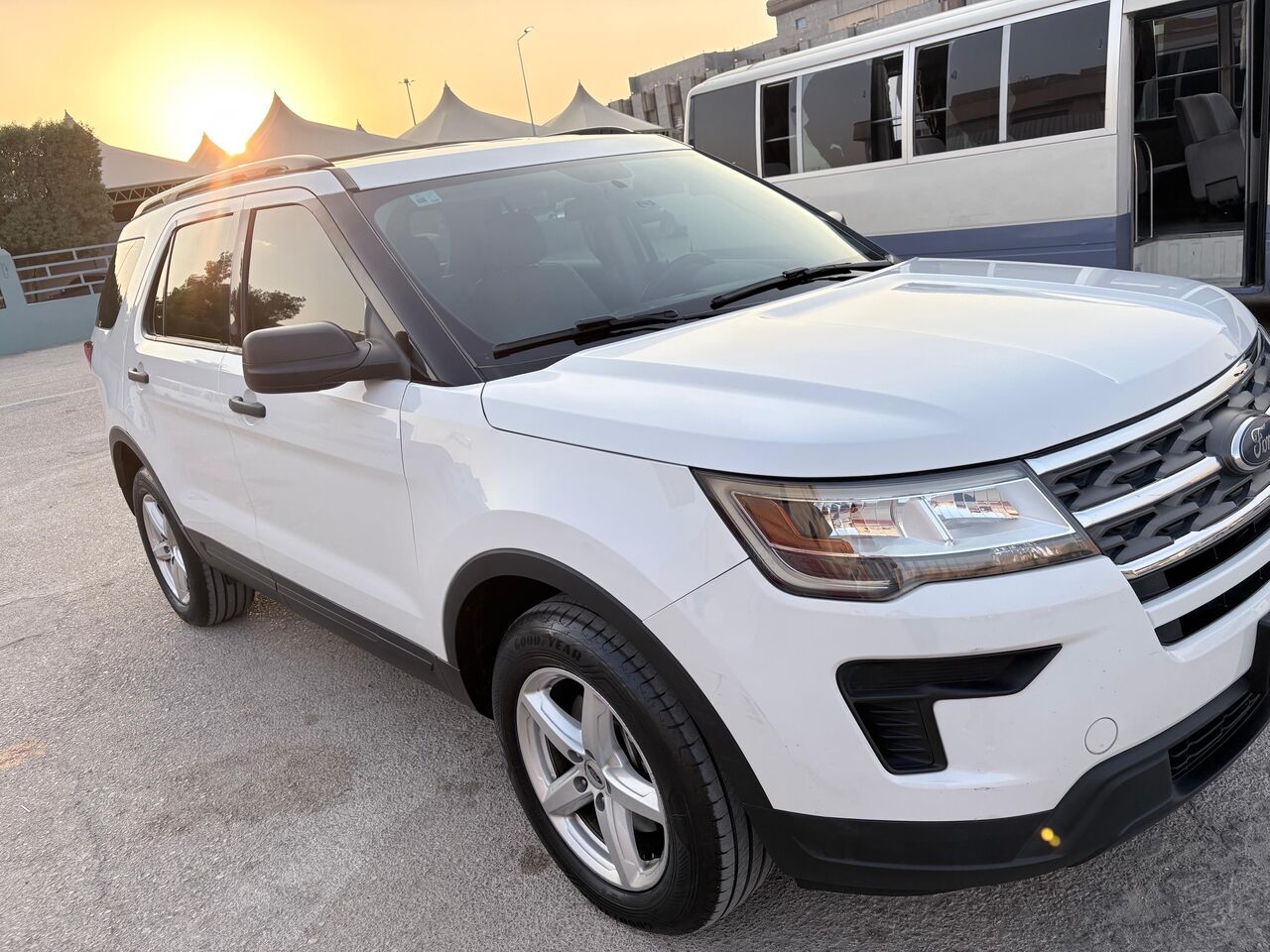 Al Malaz, Vehicles, Cars & Trucks , SAR 80000,  Ford Explorer,  2018,  Automatic,  126000 KM,   -  - White - Mint Condition