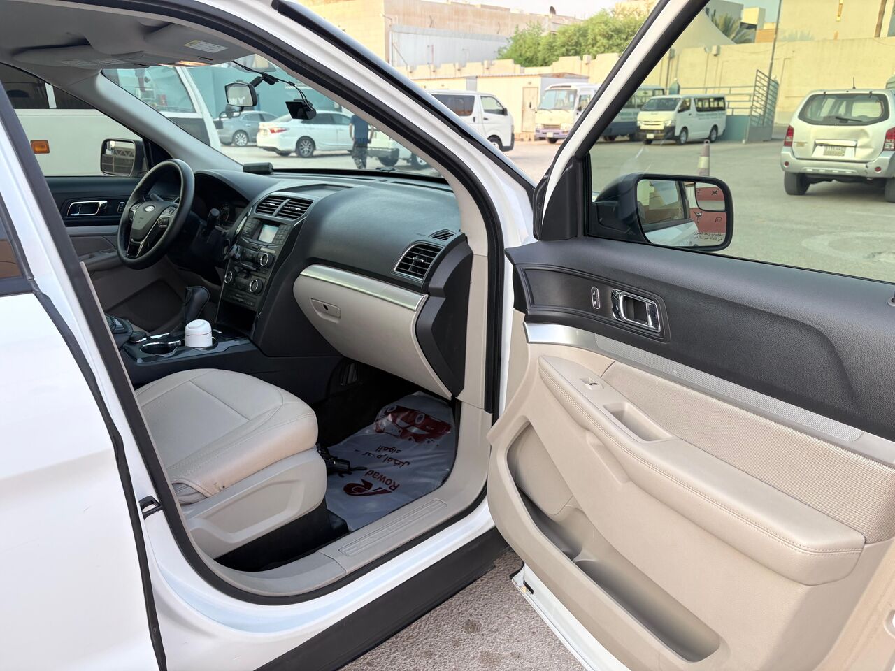 Al Malaz, Vehicles, Cars & Trucks , SAR 80000,  Ford Explorer,  2018,  Automatic,  126000 KM,   -  - White - Mint Condition