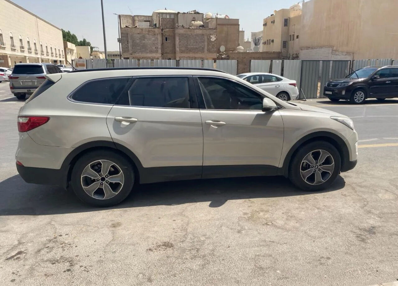 Riyadh, Vehicles, Cars & Trucks , SAR 42000,  Hyundai Santa Fe,  2016,  Automatic,  227000 KM,  Hyundai Grand Santafe