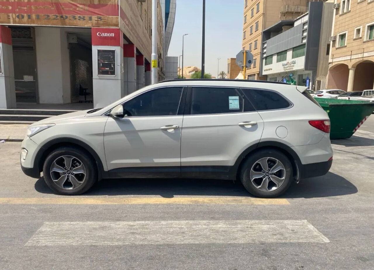 Riyadh, Vehicles, Cars & Trucks , SAR 42000,  Hyundai Santa Fe,  2016,  Automatic,  227000 KM,  Hyundai Grand Santafe