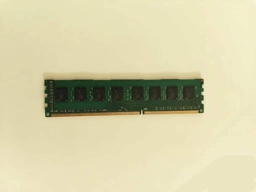 Manama, Computers, BHD 11,  MT16KTF1G64AZ-1G6E1 Micron 8GB 2RX8 PC3L-12800U-11-13-B1Dual Rank X8 Module Desktop PC RAM