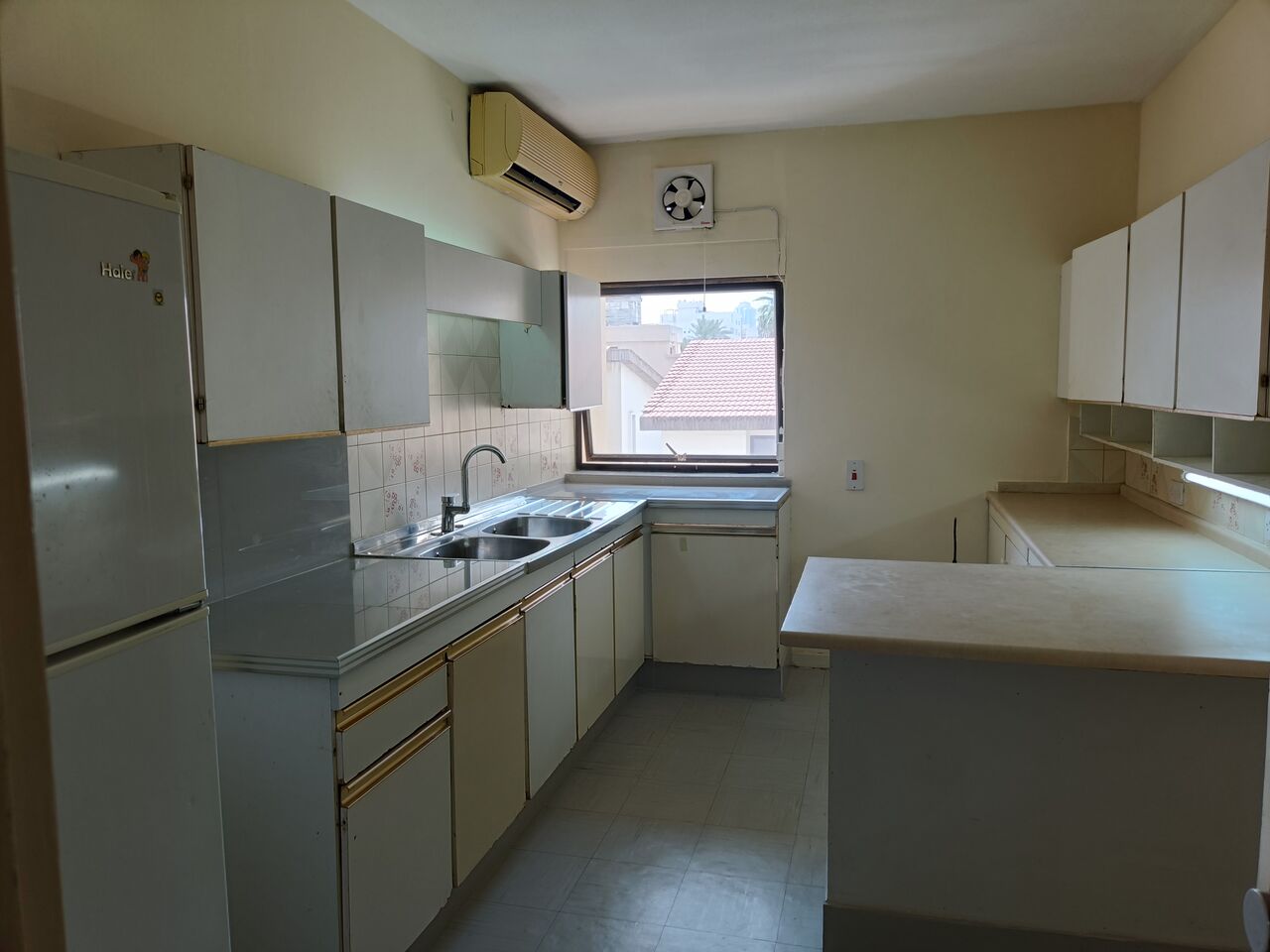 Adliya, Apartments, Flats, Houses & Villas, BHD 330/month,  3 BR,  200 Sq. Meter,  Semi Furnished 3bhk With Ewa
