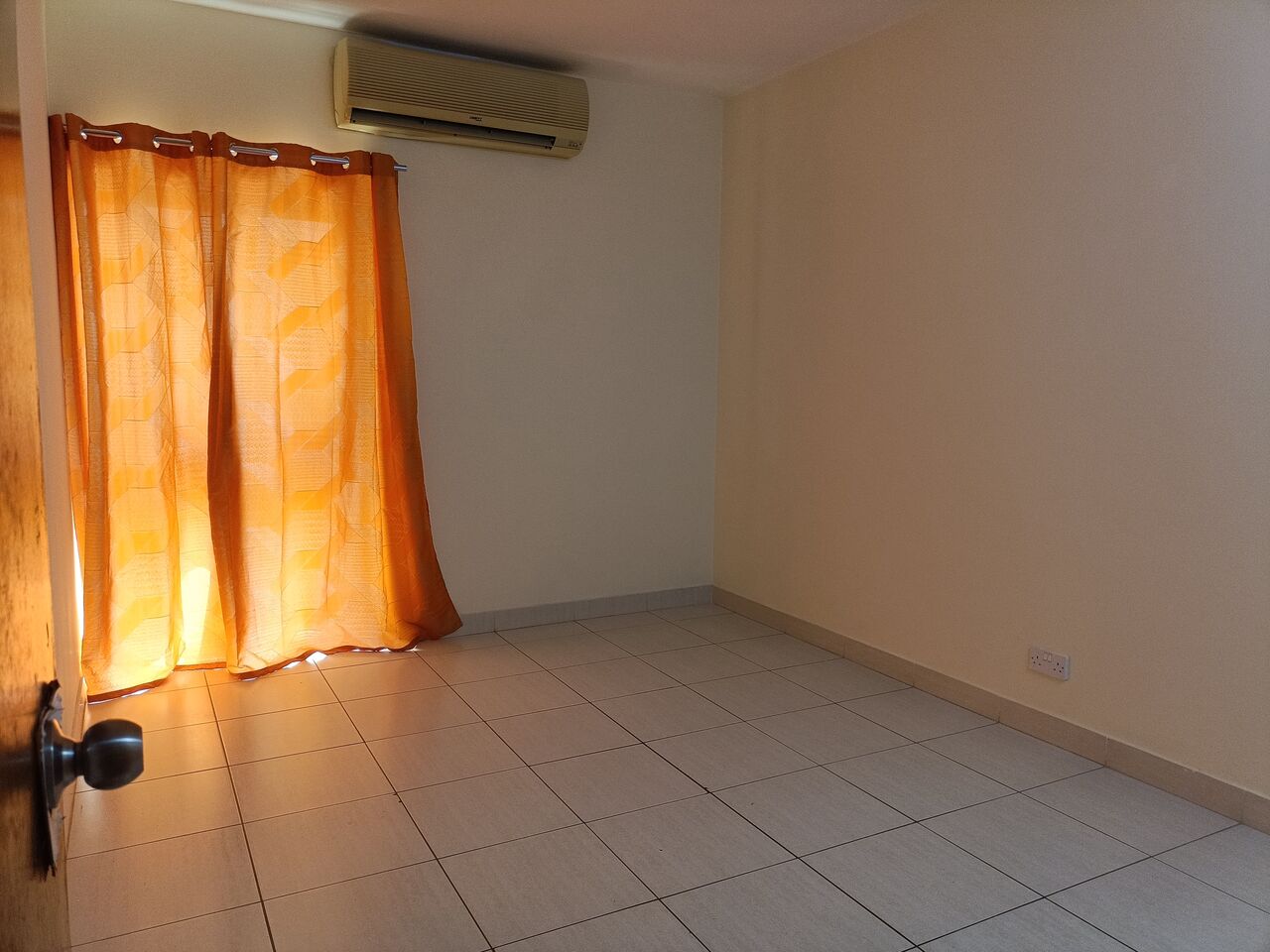 Adliya, Apartments, Flats, Houses & Villas, BHD 330/month,  3 BR,  200 Sq. Meter,  Semi Furnished 3bhk With Ewa
